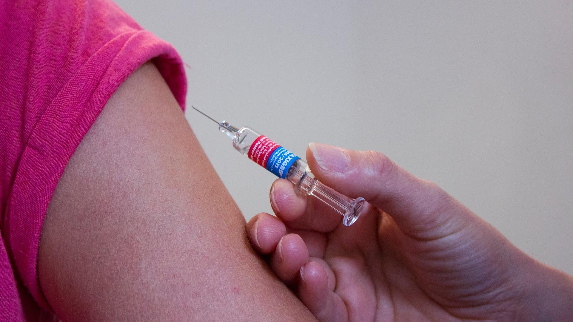 vaccination-1215279_1920.jpg